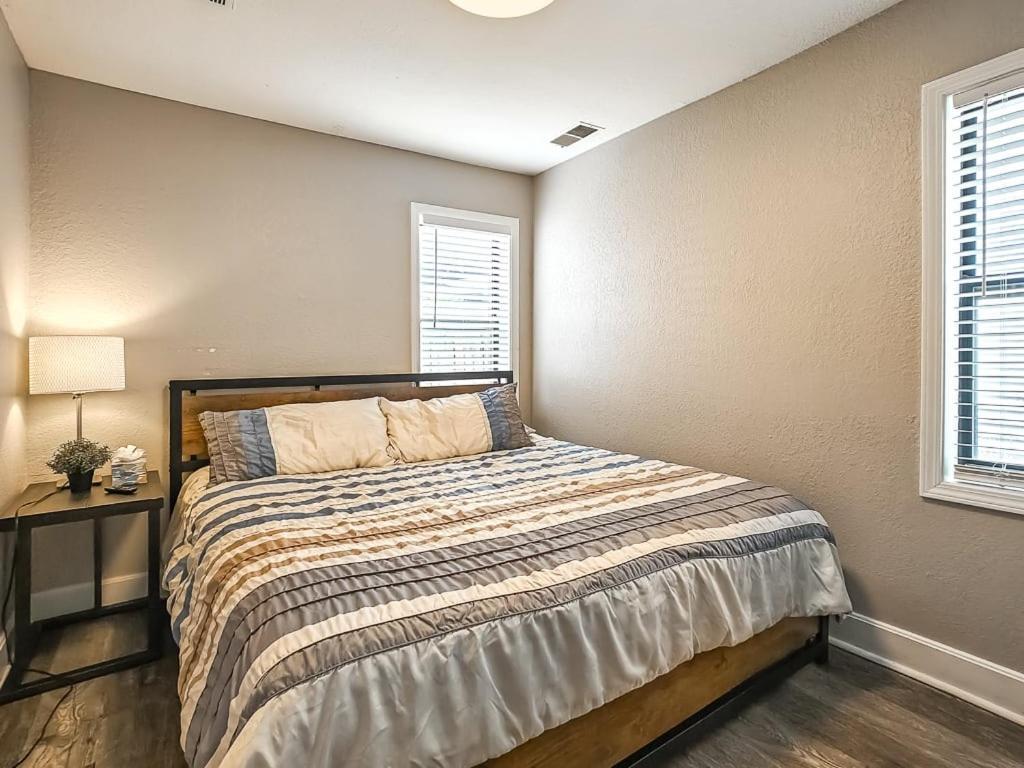 Heart Of Westport 1Br Villa Kansas City Exterior photo